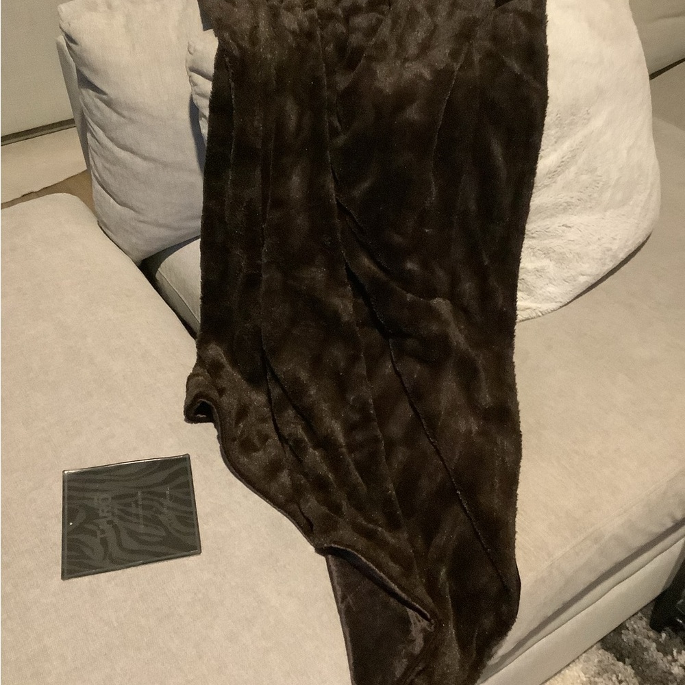THRO Live Cozy by Marlo Lorenz 50"x60” Beautiful Brown throw
